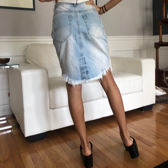 ARITZIA denim skirt - Picture 3 of 3